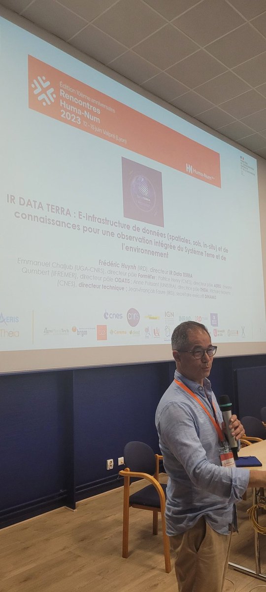 AJoffres's tweet photo. #rhn23 #J1 retour d'expérience d'infrastructures "voisines", même si dans d'autres domaines de recherche #sshandbeyond #bbees #cecilecallou #indores @dataterra #frederichuynh https://t.co/cbcYmZdDsq