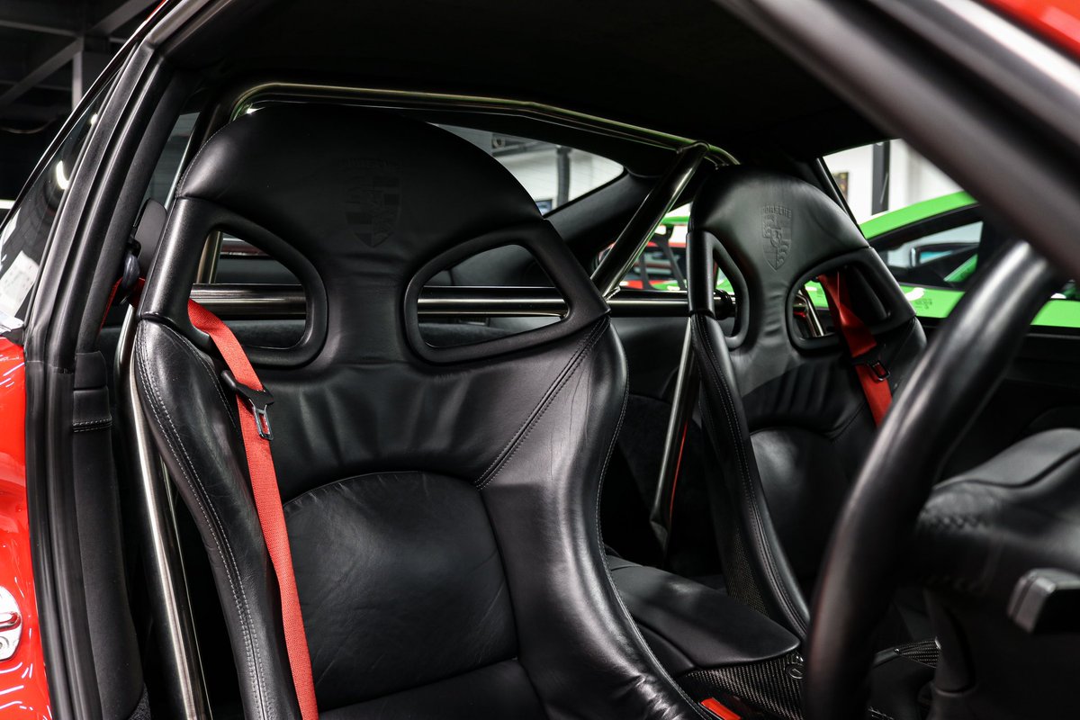 Supplied as the most expensive 996 GT2 to be delivered to the UK market, this original panel, 1st factory paint example is truly as good as it gets. 

jzmporsche.com/cars/porsche-9…