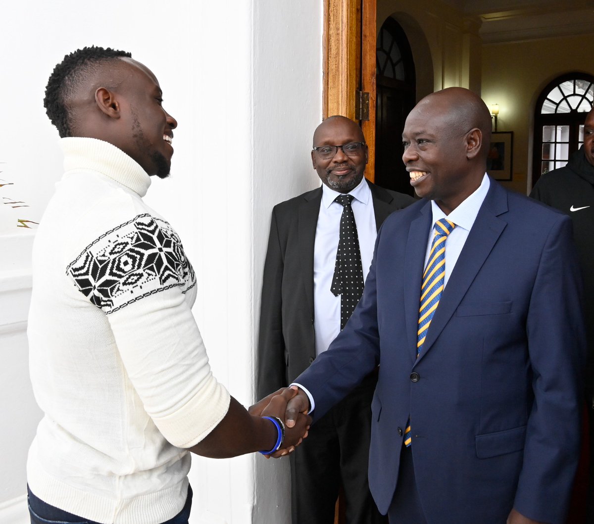PloSigei's tweet photo. DP @rigathi Gachagua  having a chit chat with 100M sprinter Ferdinand Omanyala at Statehouse this morning. https://t.co/FxGdgcjN8V