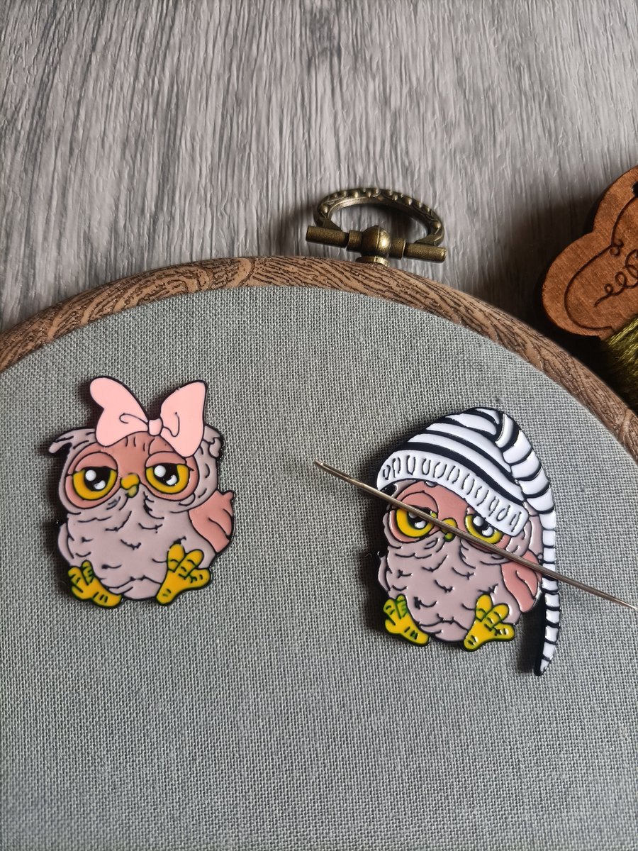 botanical_craft's tweet photo. Sleepy owl needle minder, needle magnet for embroidery and cross stitch https://t.co/wz6RTsKzgv #embroidery #yes #grey #pink #needleminder #crossstitch #stitchaccessories #needlekeeper #needlenanny https://t.co/9Hyb6Ig96q