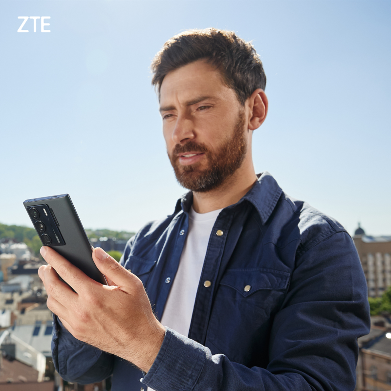 ZTEDevice's tweet photo. ZTE #Axon40Ultra checks all the boxes: 

✔️64MP Ultra HD Lens
✔️Ultrawide screen, under-display camera
✔️5000mAh Large Battery

Do you need one? 😏

#zte #axonseries