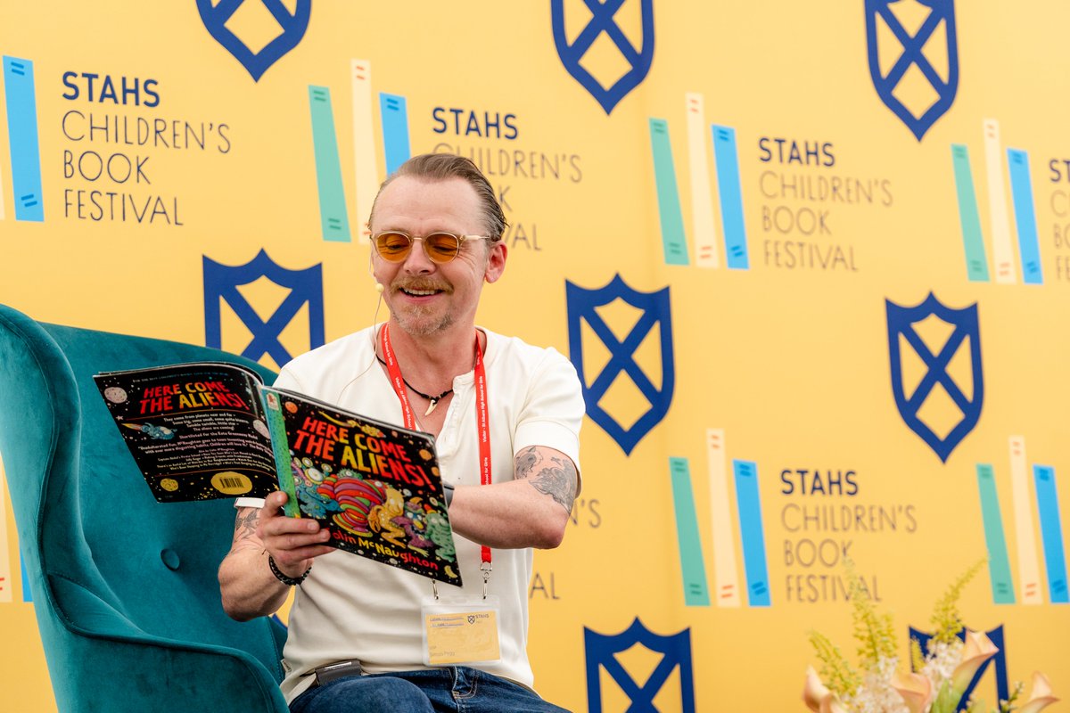 A huge thank you to <a href="/simonpegg/">simonpegg</a> for two incredible storytelling session at this year's #STAHSBookFest
#thedinosaurthatpooped #herecomethealiens
