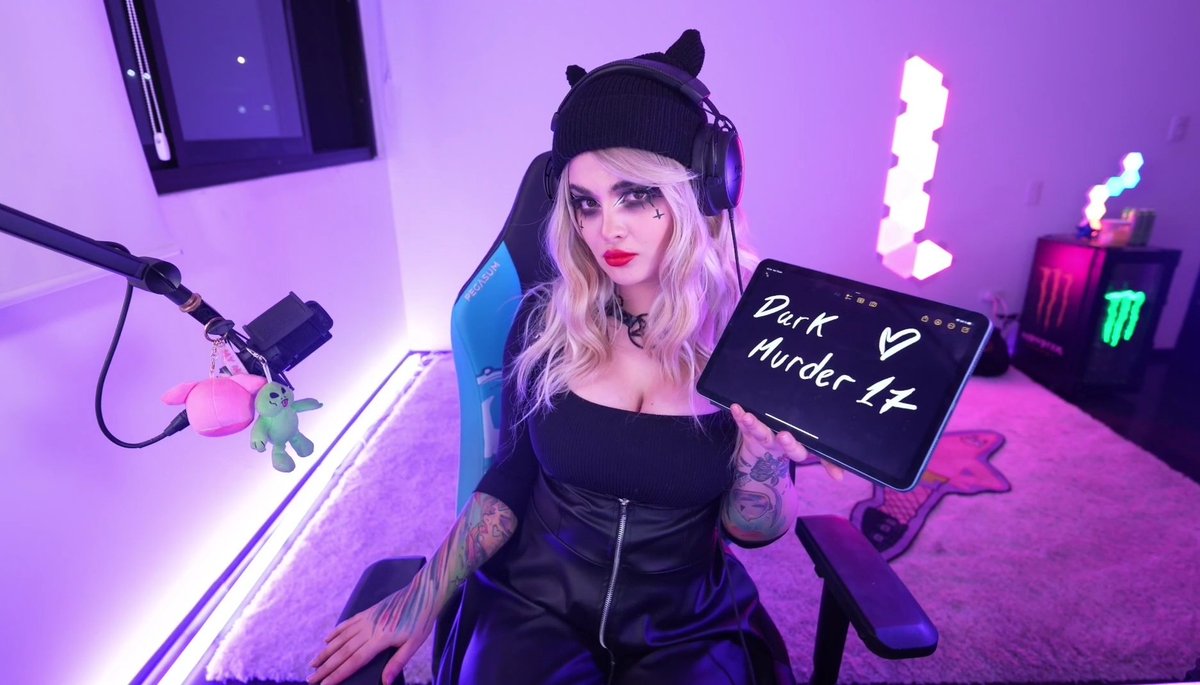 DarkMurder17's tweet photo. Alguien me explica cómo Capri puede verse tan diosa en cada #transnochando 😍 Caprigoth es GOD

Muchas gracias por mi zingsito @Caprimint tqm me encantó todo hoy ❤️ https://t.co/a3r7XnflNw