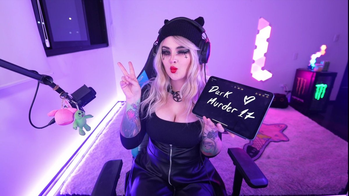 DarkMurder17's tweet photo. Alguien me explica cómo Capri puede verse tan diosa en cada #transnochando 😍 Caprigoth es GOD

Muchas gracias por mi zingsito @Caprimint tqm me encantó todo hoy ❤️ https://t.co/a3r7XnflNw