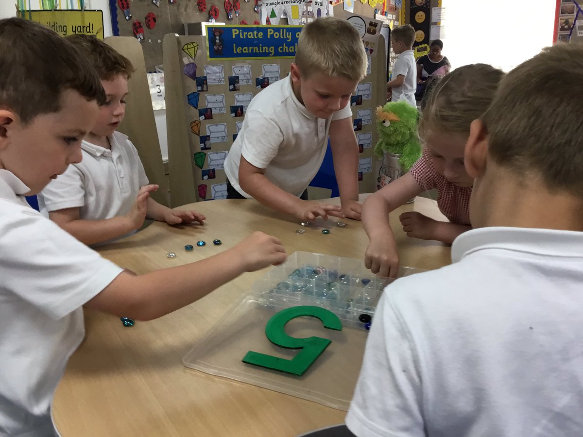 HasReception's tweet image. @HasReception are learning about #Doubles in #MagicMaths. we used the magic gems in the double machine to match our partners number of gems…
 🧙‍♀️ 💎 

@WhiteRoseEd 
#EYFS