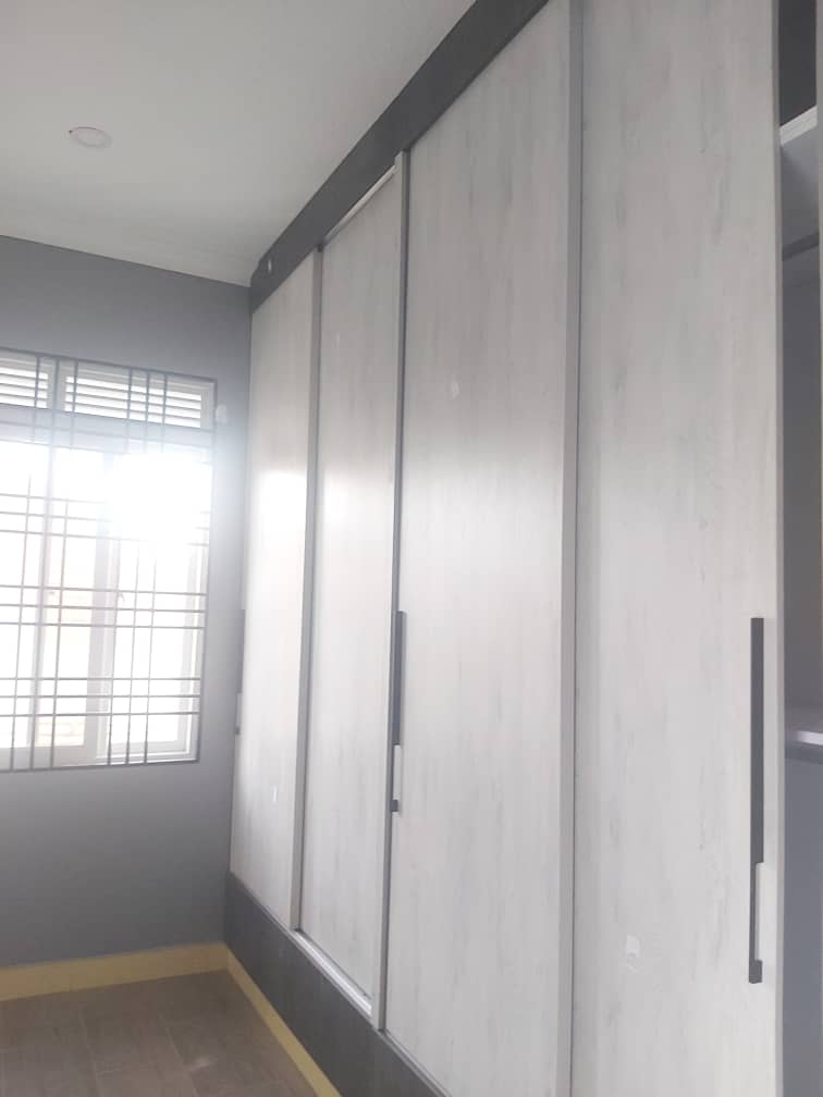 shukranproperty's tweet photo. NEW FLAT HOUSE FOR SALE AT KIGO MUNYONYO EXPRESS HIGHWAY #7BEDROOMS SELF CONTAINED, 2 SEATING ROOMS, DINING, KITCHEN, OFFICE, BOYS QUARTER, SWIMMING POOL AND CLEAR #LAKE VIEW ON #30DECIMALS MAILO LAND WITH TITLE AT ASKING PRICE $ 410000 (1.5 BN UGANDA SHILLINGS )
CALL 0706592177 https://t.co/f93zdSq4SW