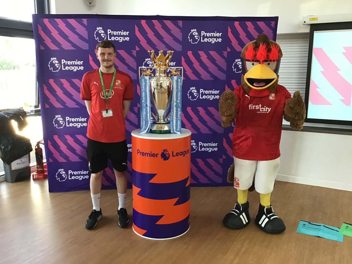 STFCfoundation's tweet photo. This morning we have been at Lea and Garsdon Primary School as part of the #PLTrophyTour ๐
The children had an assembly delivered by the Premier Leagu Le (with a special visit from Rockin Robin) before taking part in some PE lessons with our coaches ๐ดโช๏ธ
The Premier League trophy is making one more stop in Swindon today, stay tuned to find out at which schoolโฆ
#ProudToBeSwindon #PLPrimaryStars