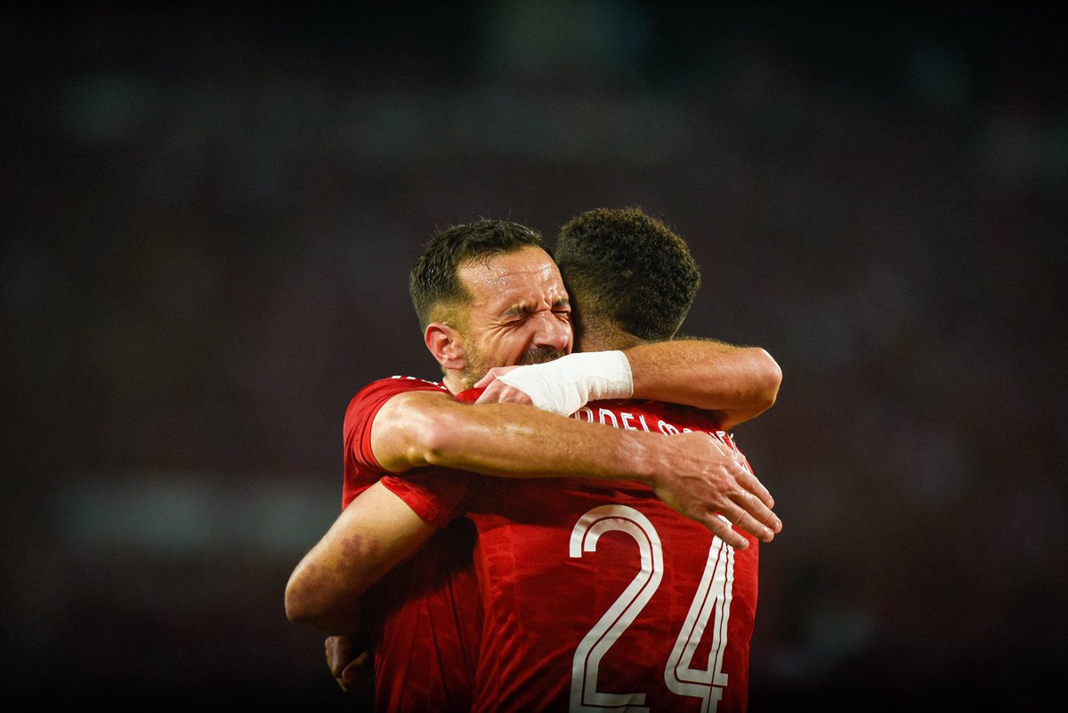 MohammedYouss19's tweet photo. لقطة معلول وعبدالمنعم واحتفالهم من اعظم الحاجات في تاريخ الاهلي ❤️ https://t.co/NQscvGGQ5I