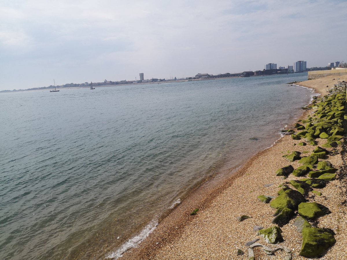 #tuesdayvibe walk before work, bloody gorgeous down here! #southsea #portsmouth #gosport
