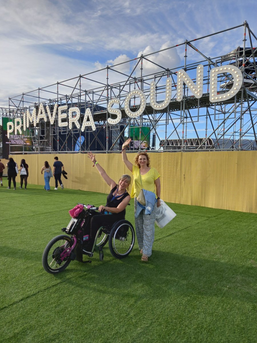 Fund_Tambien's tweet image. #Cantar a grito pelado😊, bailar👏como si no hubiera un mañana y disfrutar de la buena música🎶del @Primavera_Sound ha sido otro de nuestros planes estrella inclusivos de este fin de semana.

Por un #ocio accesible e inclusivo, gracias @AcercaMadrid y #FundacionPrimaveraSound🤗