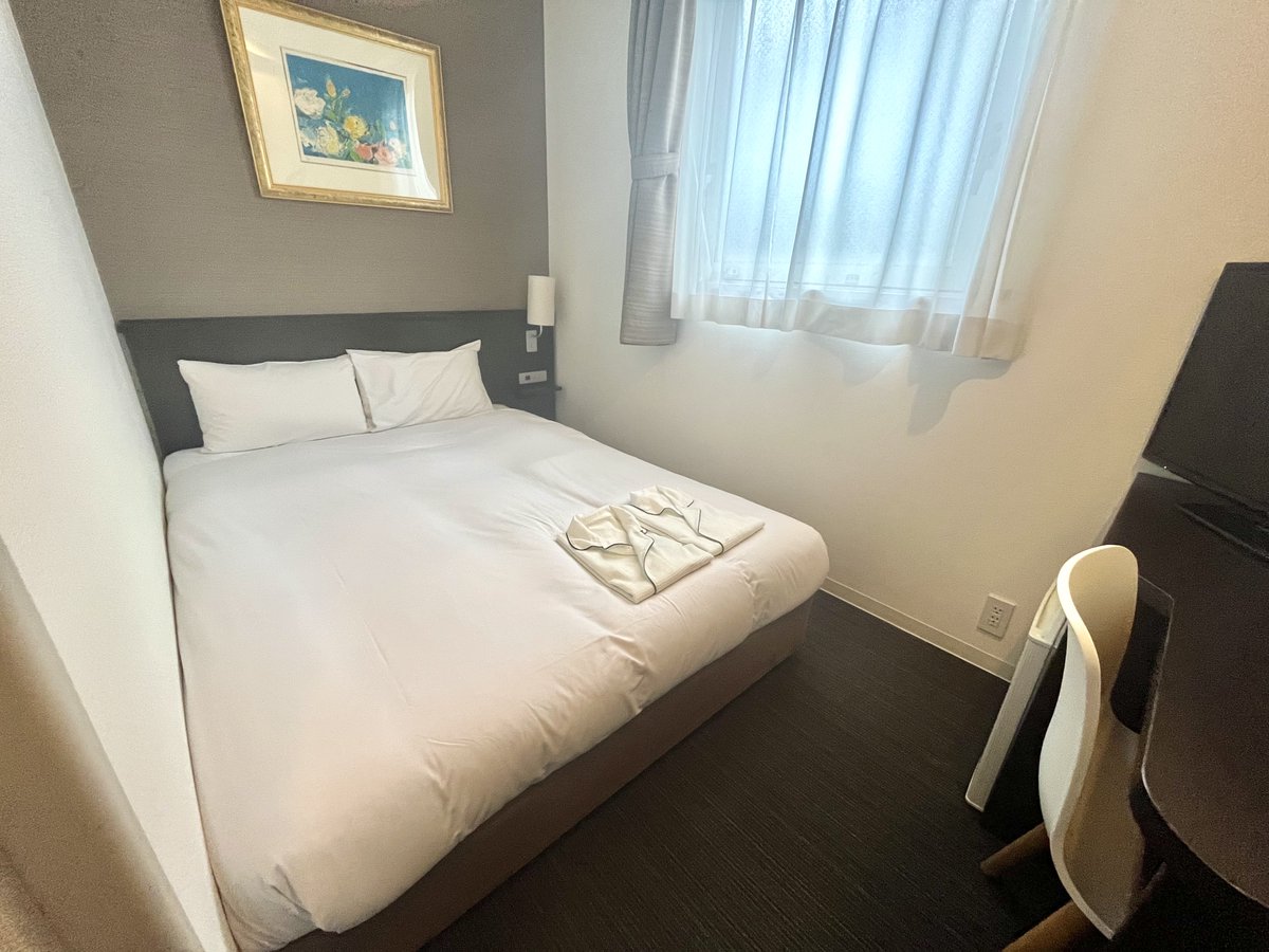 cvsbayhotel's tweet photo. ˗ˏˋ 本館 ダブルルームのご案内 ˎˊ˗

🛏広さ10㎡
🛏ダブルベッド1台
🛏ユニットバス
🛏喫煙室あり

テレビとお持ちのスマートフォンをミラーリングできます🤳✨とにかく安く泊まりたい！という方は是非ご利用下さい🌱

#cvsbayhotel #hotel #doubleroom #ホテル ＃ダブルルーム #企業公式つぶやき部 https://t.co/33W976LUEa