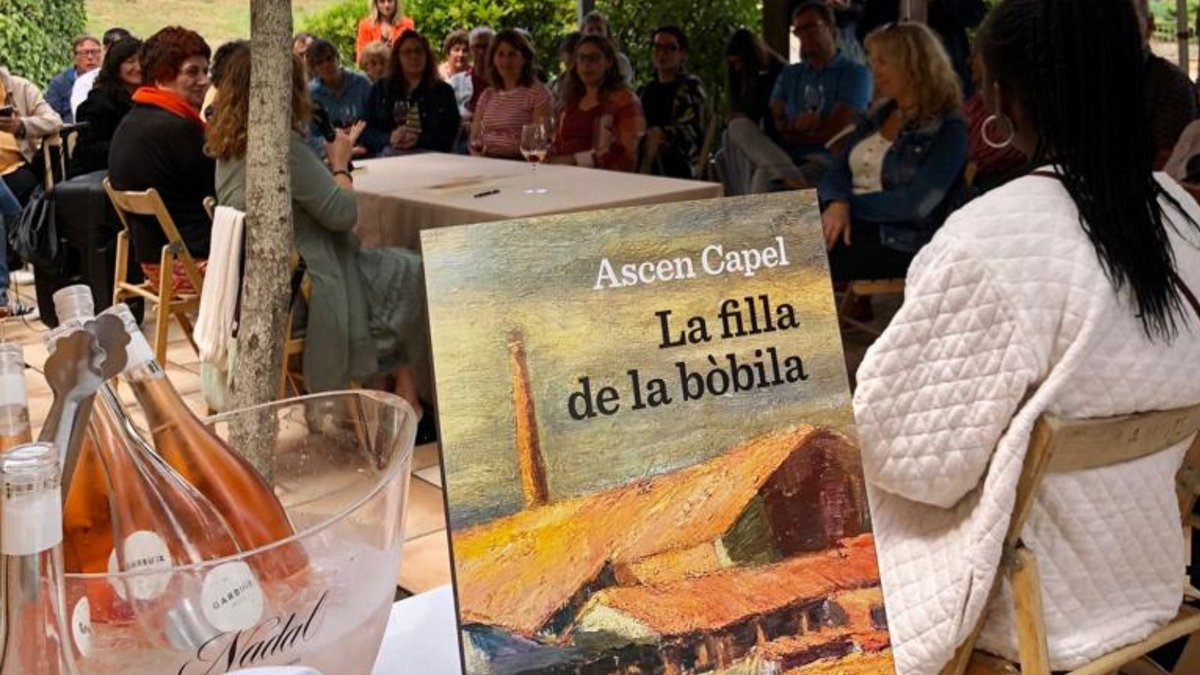 celler_montsec's tweet photo. Un gust ser presents a la presentació del llibre "La filla de la bòbila" d'@AscenCapel, al restaurant Lo Ponts. Vi i literatura, combinació especial. Salut!
#vinsambdo #garbuix #ponts #llibres #activitats https://t.co/R6ZVV9wxSX
