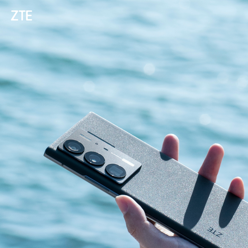 ZTEDevice's tweet photo. Summer 2023 loading... 🌊 Who's ready?

Thanks to its UHD portrait camera and ultra-wide camera, #Axon40Ultra has the best focus📱

#zte #summer2023 #snapdragon #android