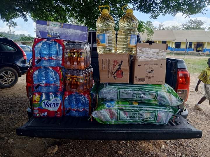 Is_Egyir's tweet photo. HON. Robert Wisdom Cudjoe 
Yesterday Monday June 12 presented some food items to the Bogoso based ladies football club, Immaculate Ladies. As they prepare to play their middle - league in Takoradi.

Keep winning girls. https://t.co/w2Z0APofIP