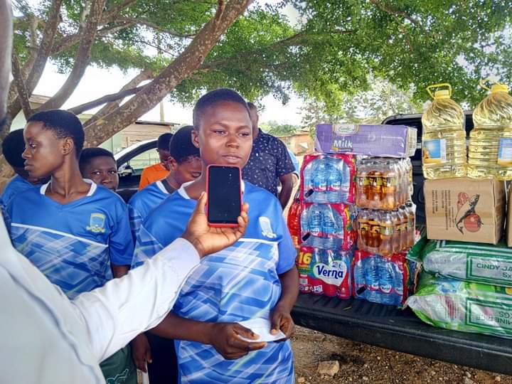Is_Egyir's tweet photo. HON. Robert Wisdom Cudjoe 
Yesterday Monday June 12 presented some food items to the Bogoso based ladies football club, Immaculate Ladies. As they prepare to play their middle - league in Takoradi.

Keep winning girls. https://t.co/w2Z0APofIP
