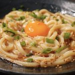 この夏、絶対に何度も作ってしまう…  火も包丁も使わずにできる【冷やし油うどん】のレシピは材料費も60円!