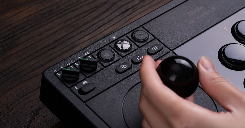 8BitDo's tweet photo. Designed for Xbox, 8BitDo Arcade Stick features fast-mapping, profile button, 3.5mm audio jack, volume control, dedicated buttons and more.

Pre-order is available now:
https://t.co/iAg66iNoEo https://t.co/ikcbhjo8ts