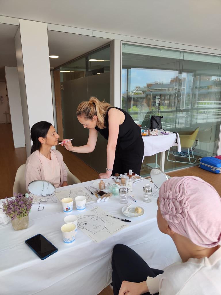 FundOncoayuda's tweet photo. Gran éxito del III Curso de Maquillaje Fundación ONCOAYUDA https://t.co/bYkfLdtSVW https://t.co/RlyfIu665m