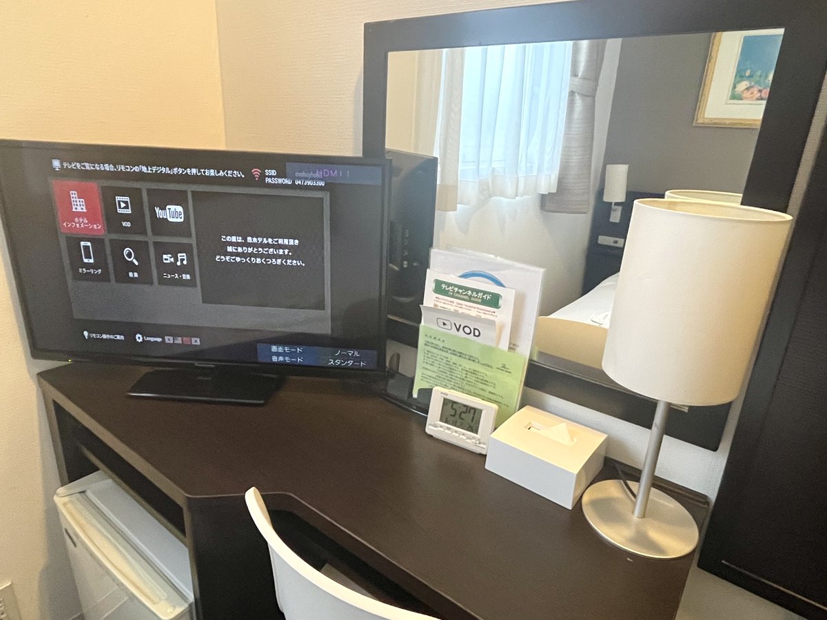 cvsbayhotel's tweet photo. ˗ˏˋ 本館 ダブルルームのご案内 ˎˊ˗

🛏広さ10㎡
🛏ダブルベッド1台
🛏ユニットバス
🛏喫煙室あり

テレビとお持ちのスマートフォンをミラーリングできます🤳✨とにかく安く泊まりたい！という方は是非ご利用下さい🌱

#cvsbayhotel #hotel #doubleroom #ホテル ＃ダブルルーム #企業公式つぶやき部 https://t.co/33W976LUEa