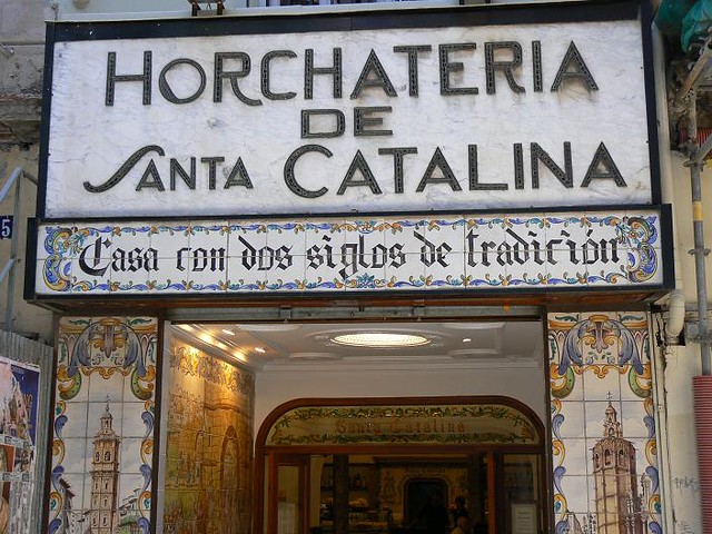 RotulosPelegrin's tweet photo. 📢A veces la historia se escribe con rótulos. Como prueba, os presentamos seis que ilustran la evolución de esta disciplina en España. Rótulos casi inmortales.
Descubre todos los detalles en nuestro blog 👉 https://t.co/33Ed5kOxsC
#TorodeOsborne #HotelReinaVictoria #ElTíoPepe https://t.co/0uS74EPj25