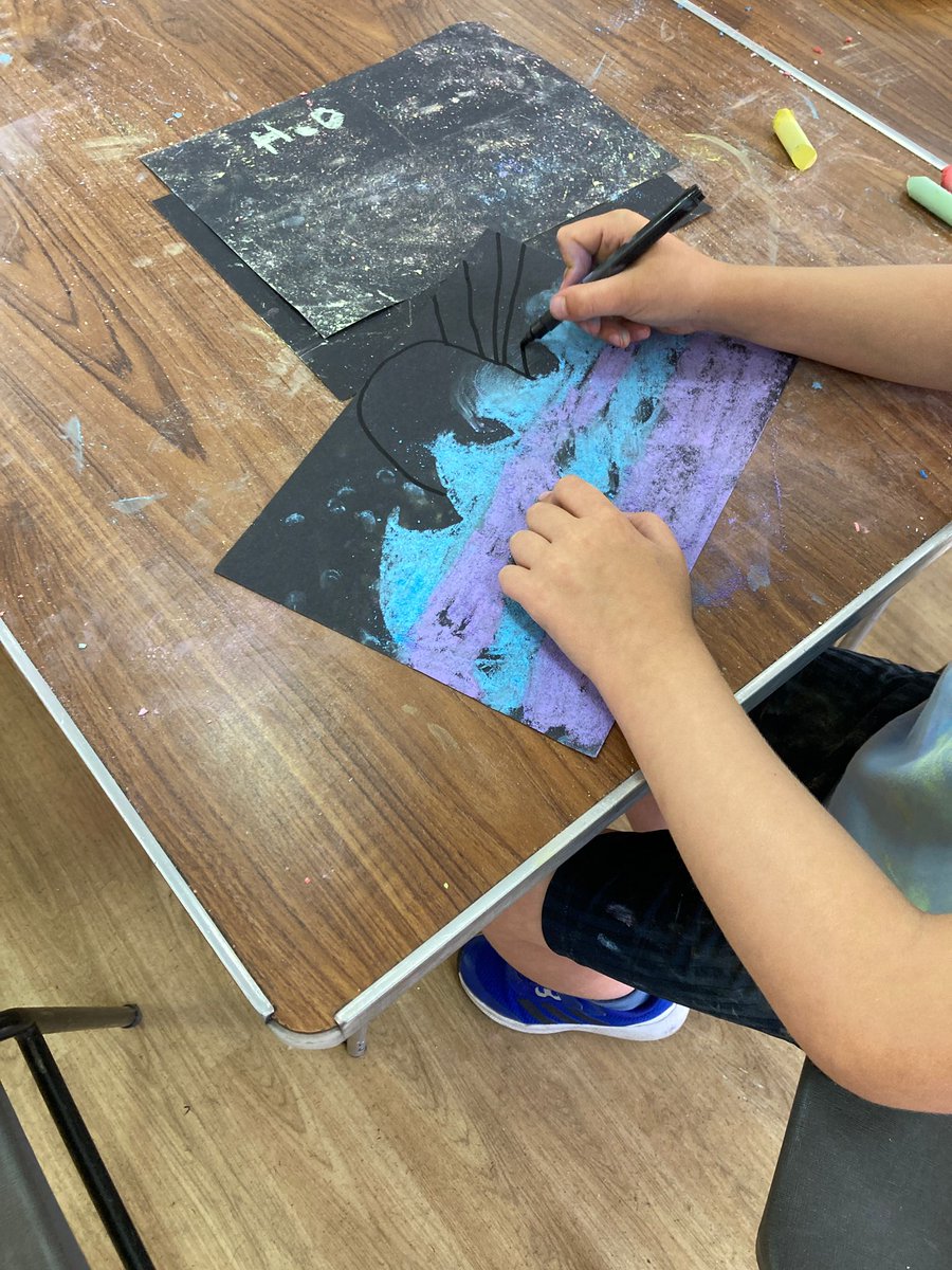 Getting creative with chalks at our Breakfast Club at Wildmoor Heath - what a great way to start the day!

#breakfastclub #schoolclubs #artsandcrafts #childrensart #childrenscrafts #thebeehiveclub