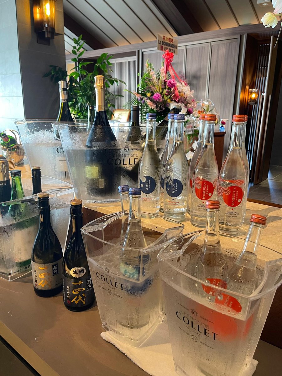 kaneyama_tansan's tweet photo. 「奥会津金山 天然炭酸の水」をご採用いただいているラ・ボンバンス様の19周年記念イベント【世界が恋する2日間 in沖縄】で、炭酸水・天然水が振舞われました!このような記念のイベントでもお役に立てたことは、大変嬉しいです!✨
#奥会津金山天然炭酸の水 #ラ・ボンバンス #LaBOMBANCE https://t.co/dzi68baBp2