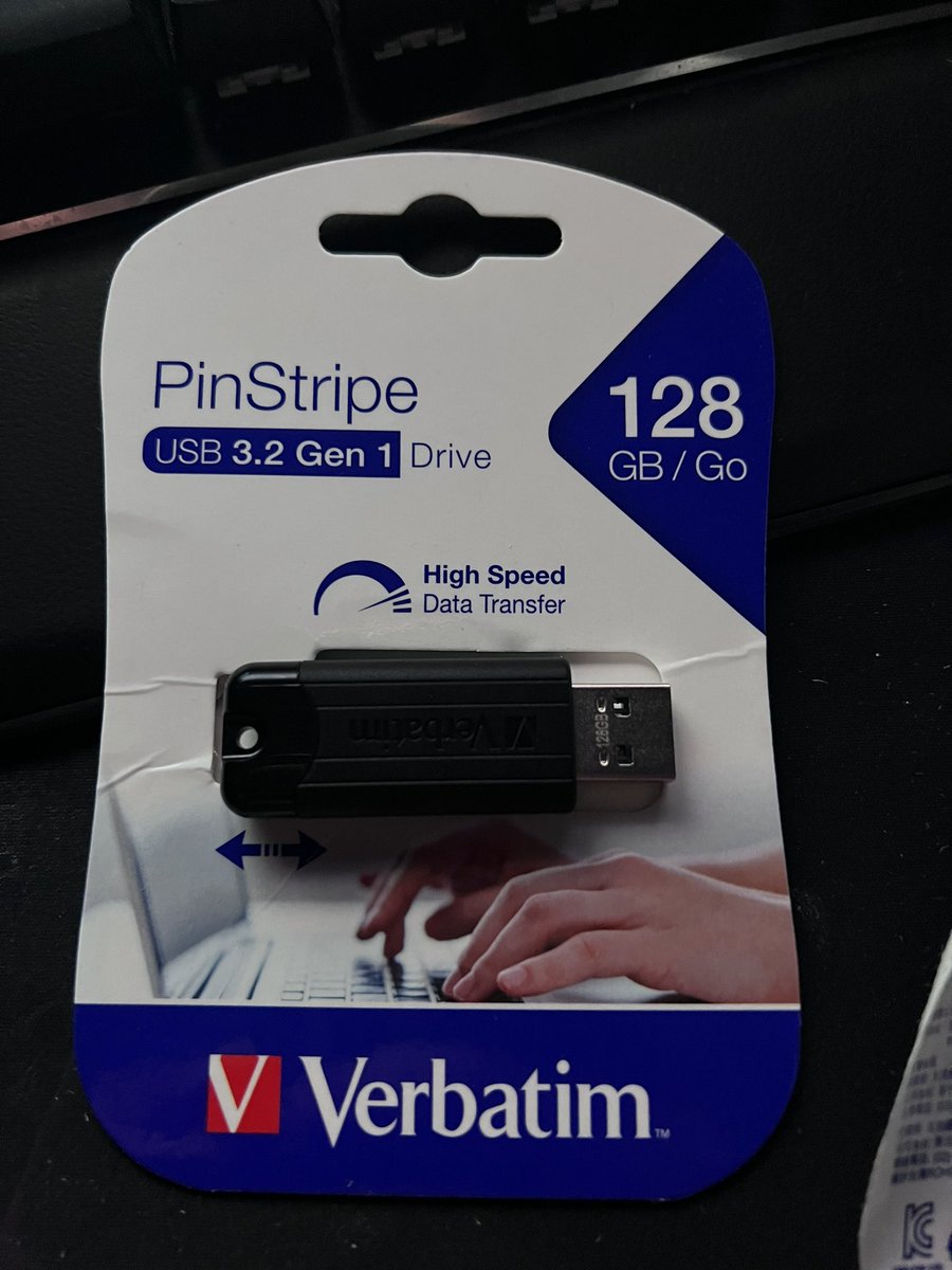 yoebar's tweet photo. He comprado una #memoriausb en @CarrefourES de la marca @VerbatimEurope con una capacidad de 128 Gb y al ponerla en el PC solo tiene 32Gb 🤦🏻♂️ que broma es esta? Hasta las marcar conocidas venden gato por liebre 😠😤 https://t.co/xdUbLy3CuK