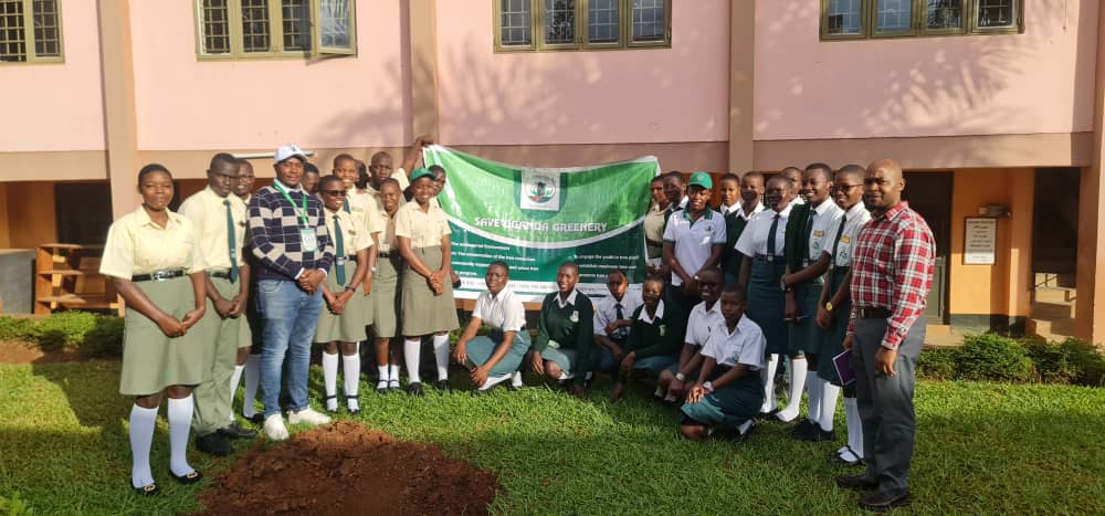 SavegreeneryUg's tweet photo. Through our ongoing Green awareness campaign in schools, we visited Bethany High school, engaged students about best practices of env't conservation, had a spirited presentation from students towards env't conservation.
We planted trees as we concluded our day's activity!! https://t.co/vjiZpcgAqy