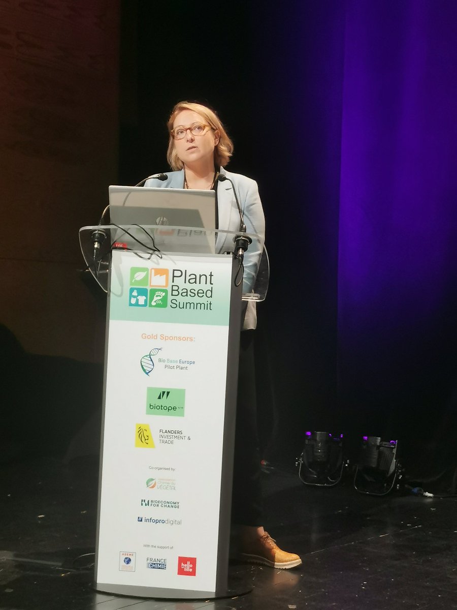 PlantBasedSummit has started : plenary session with first Ellen MacArthur foundation Alice Bodreau keynote speech after the introduction of <a href="/marbonac/">Mario Bonaccorso</a> from the Spring Cluster
#PlantBasedSummit