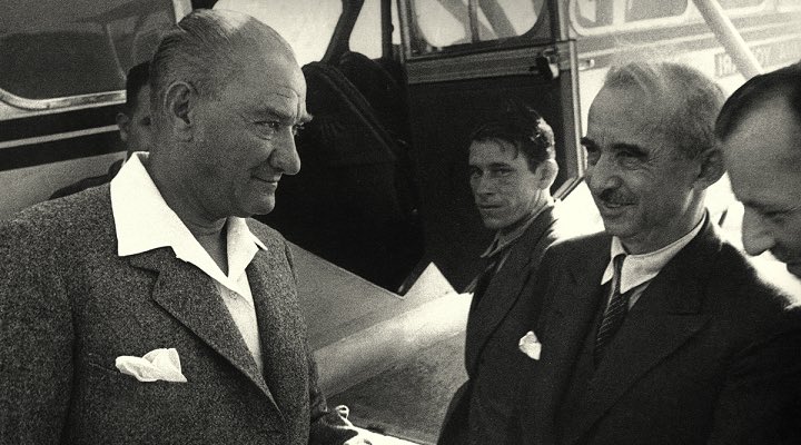 Ciğeri 40 para yani 1 kuruş etmeyen adamlar iyi okusun:

Mustafa Kemal Atatürk gergin gördüğü İsmet İnönü’ye ne olduğunu sorar. İnönü Türk Hava Kurumu’nun Yönetim Kurulu toplantısından çıktıklarını söyler. “(THK Başkanı) Fuat Bey’i epey terlettim. İstifaya kalktı”, der. 

Çünkü