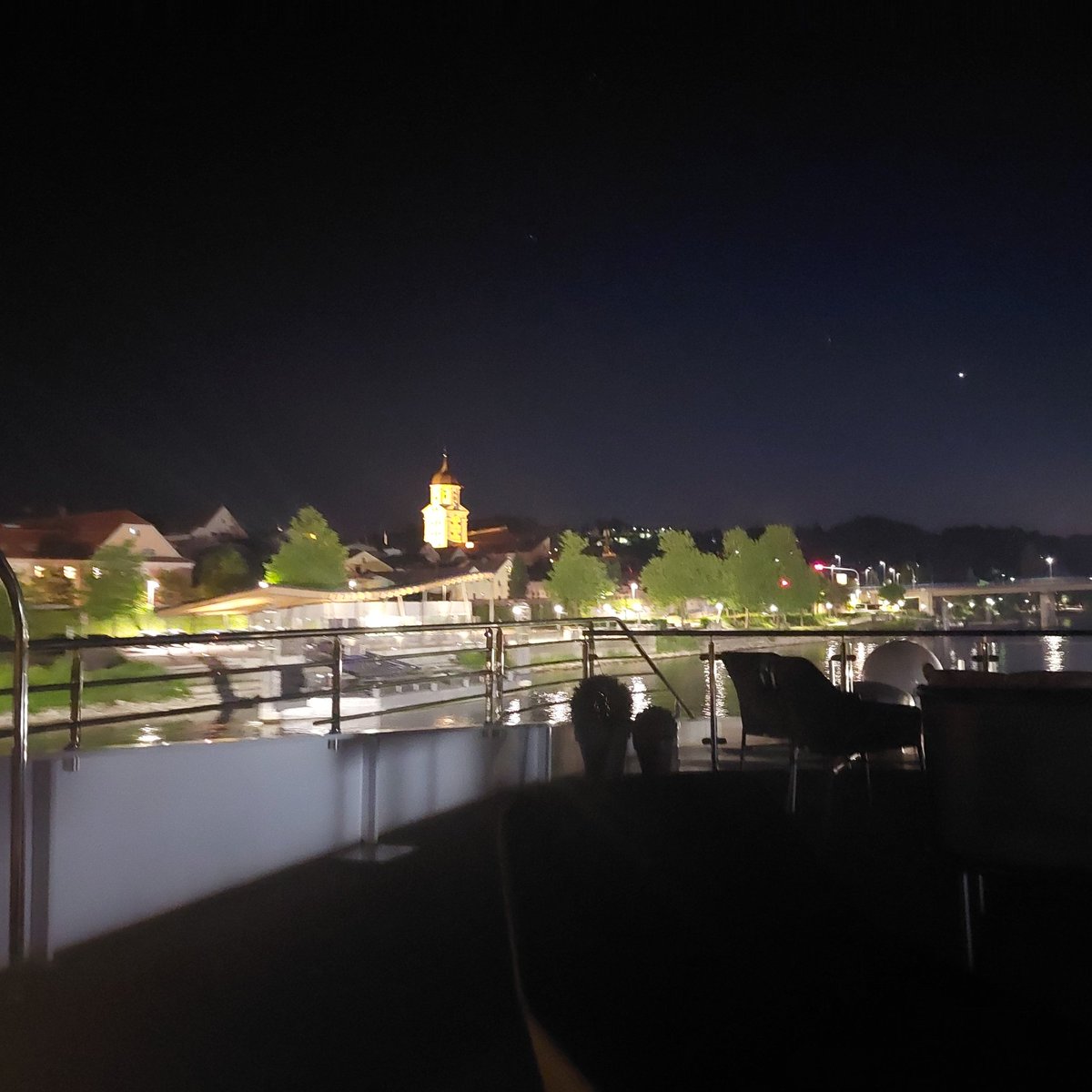 Robert T tweet media