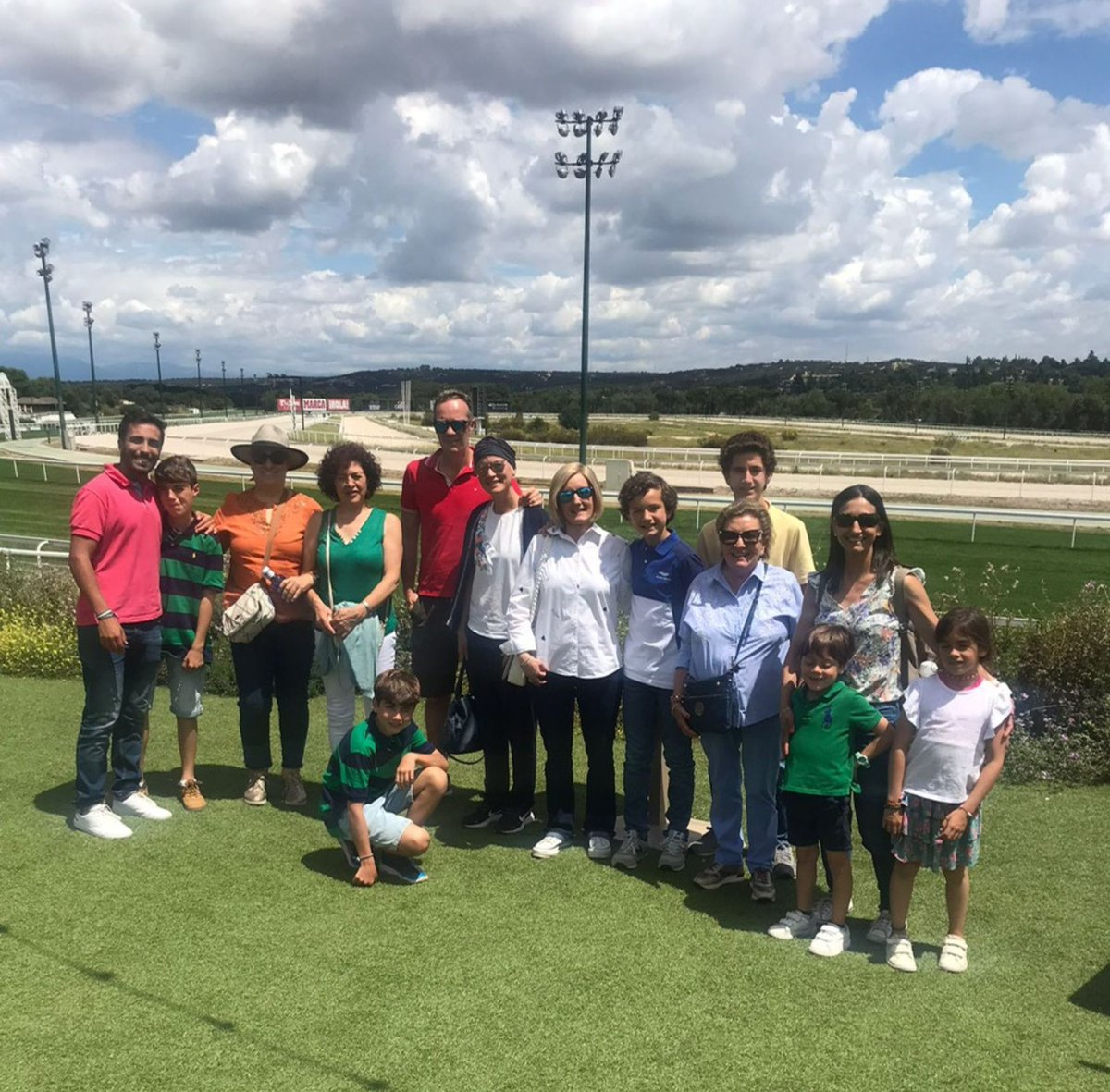 FundOncoayuda's tweet photo. II Encuentro en el Hipódromo de la Zarzuela organizado por Fundación Oncoayuda « Fundación Oncoayuda https://t.co/uMH7H4r5gu https://t.co/ojw9wnamgV