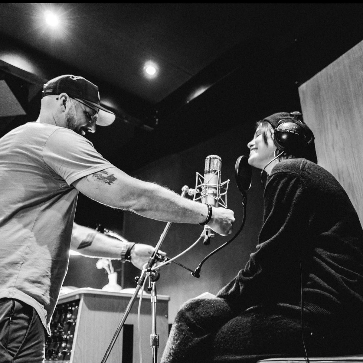 PopBase's tweet photo. Selena Gomez shares new photos from the studio:

“don't worry guys, it's coming. Even from Paris. 😉” https://t.co/SLomPHdCW3