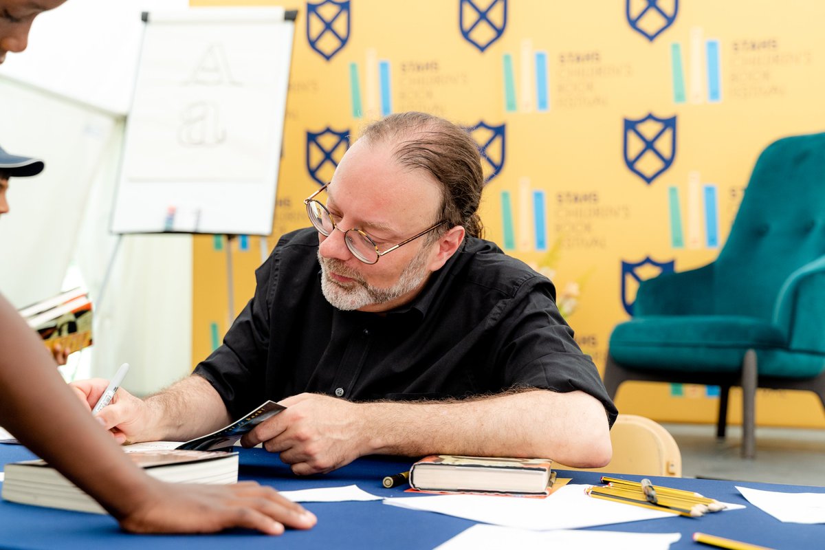Keep writing kids 🖊️ Thank you <a href="/whatSFSaid/">SF Said</a> for inspiring our audience #STAHSBookFest