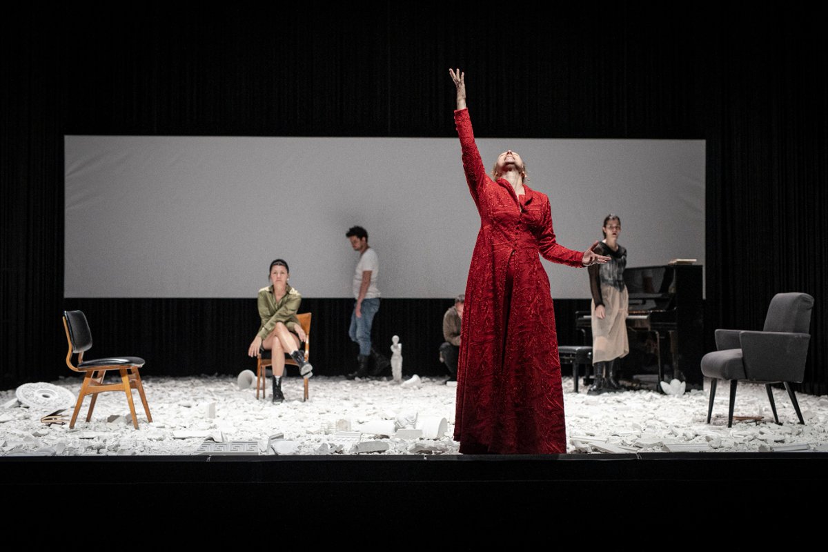 teatrenacional's tweet photo. 🔥 Dijous estrenem #FocsTNC, una coproducció amb el @JDPBgd.
🏛️ Un text que revisa el concepte de l’amor a través d'una relectura dels clàssics.
❗ Dues úniques funcions!
📅 15 i 16 de juny · Sala Petita
🇷🇸 Espectacle en serbi amb subtítols en català.
🎟️ https://t.co/NLsYO7hAm6 https://t.co/IsR8SPVoSj