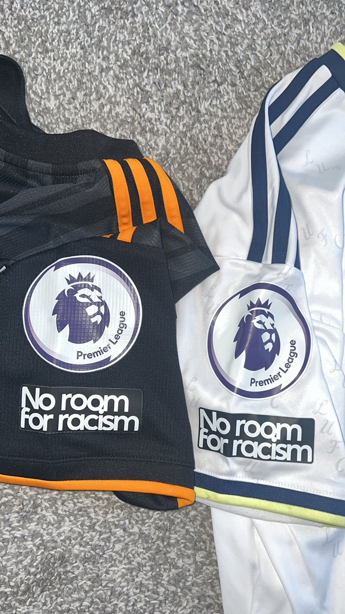 LUFCMatchworn's tweet photo. I have a number of duplicate shirts available, for sale from this season. Please DM for more information #LUFC https://t.co/AzTt5pC71L