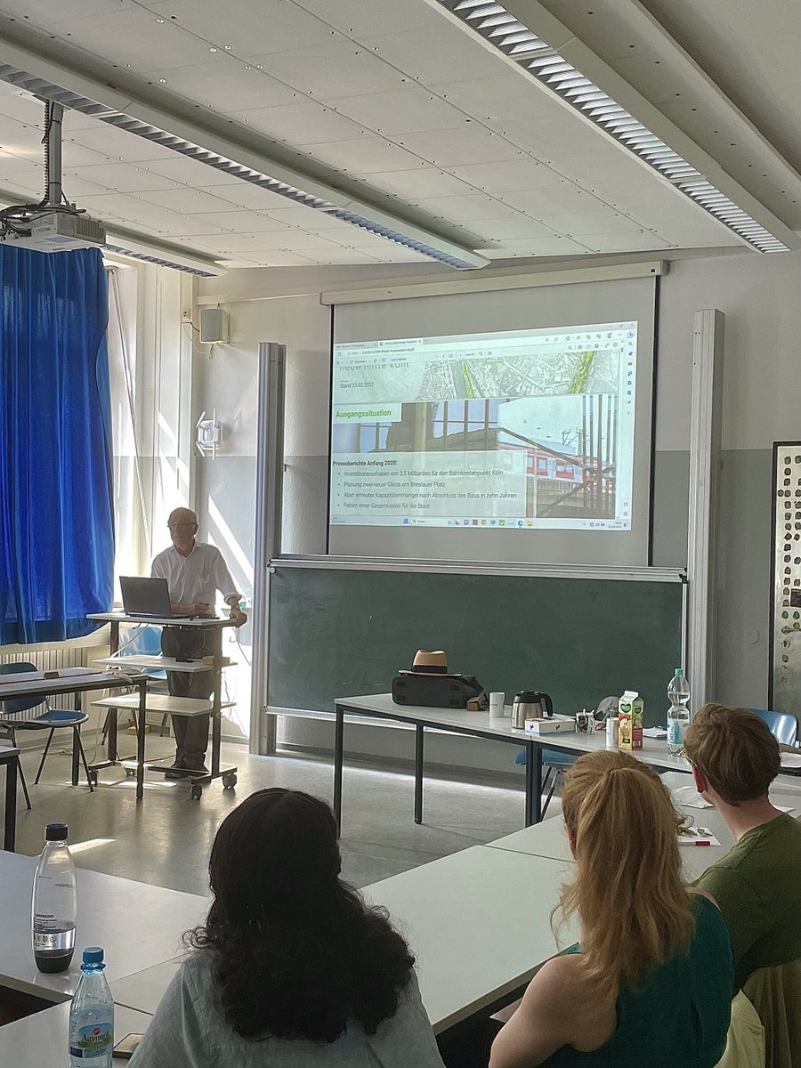 neuemittekoeln's tweet photo. Die neue mitte köln war gestern an der @UniCologne und hat über ihre Vision gesprochen😍

Im Rahmen einer Seminarreihe zum Thema Stadtentwicklung haben wir unser Konzept vorgestellt und über spannende Fragen gesprochen. https://t.co/d9p01NgvhJ