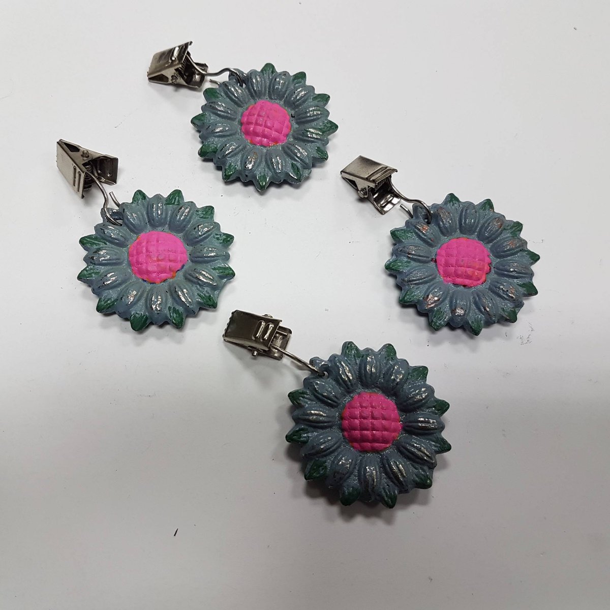 PalacePainted's tweet image. Tablecloth weights patio table weights daisies tuppu.net/4290ee40 #Etsy #paintedpalace2015 #RestaurantTable