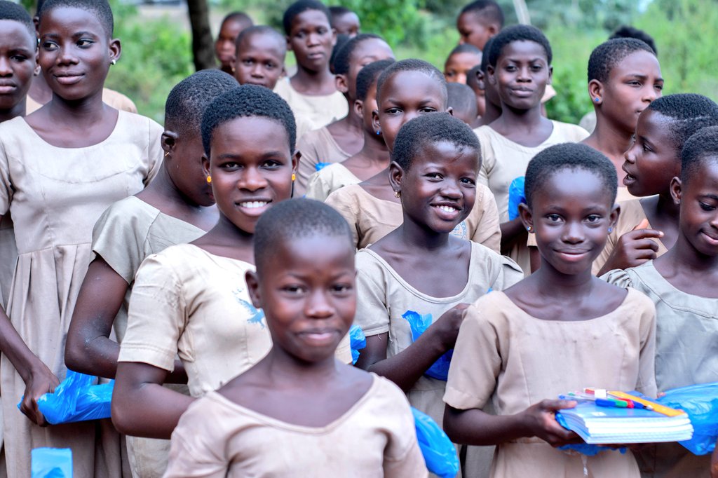 group_nrg's tweet photo. À l'entame de l'année scolaire 2022-2023, des candidates au #CEPD recevaient des fournitures scolaires de la part de @group_nrg en guise d'encouragement pr l'obtention de leur 1er diplôme d'étude. 
Aujourd'hui, ns leur souhaitons un bon examen et que la #réussite soit des leurs. https://t.co/HHeb0Fnt5w