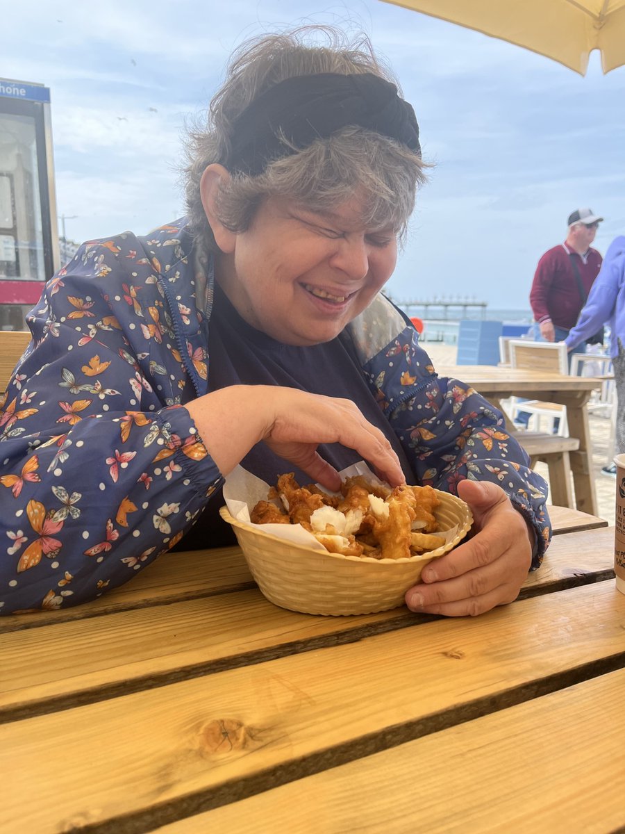 VHA_VisionHomes's tweet photo. Some of the people we support have been visiting the coast, enjoying some fish and chips, and visiting The Eden Project. Looks like they picked the right days weather wise looking at those lovely blue skies.  #seaside #holidaymood #DisabilityTwitter #DisabilityInclusion https://t.co/Z256cRpQwo