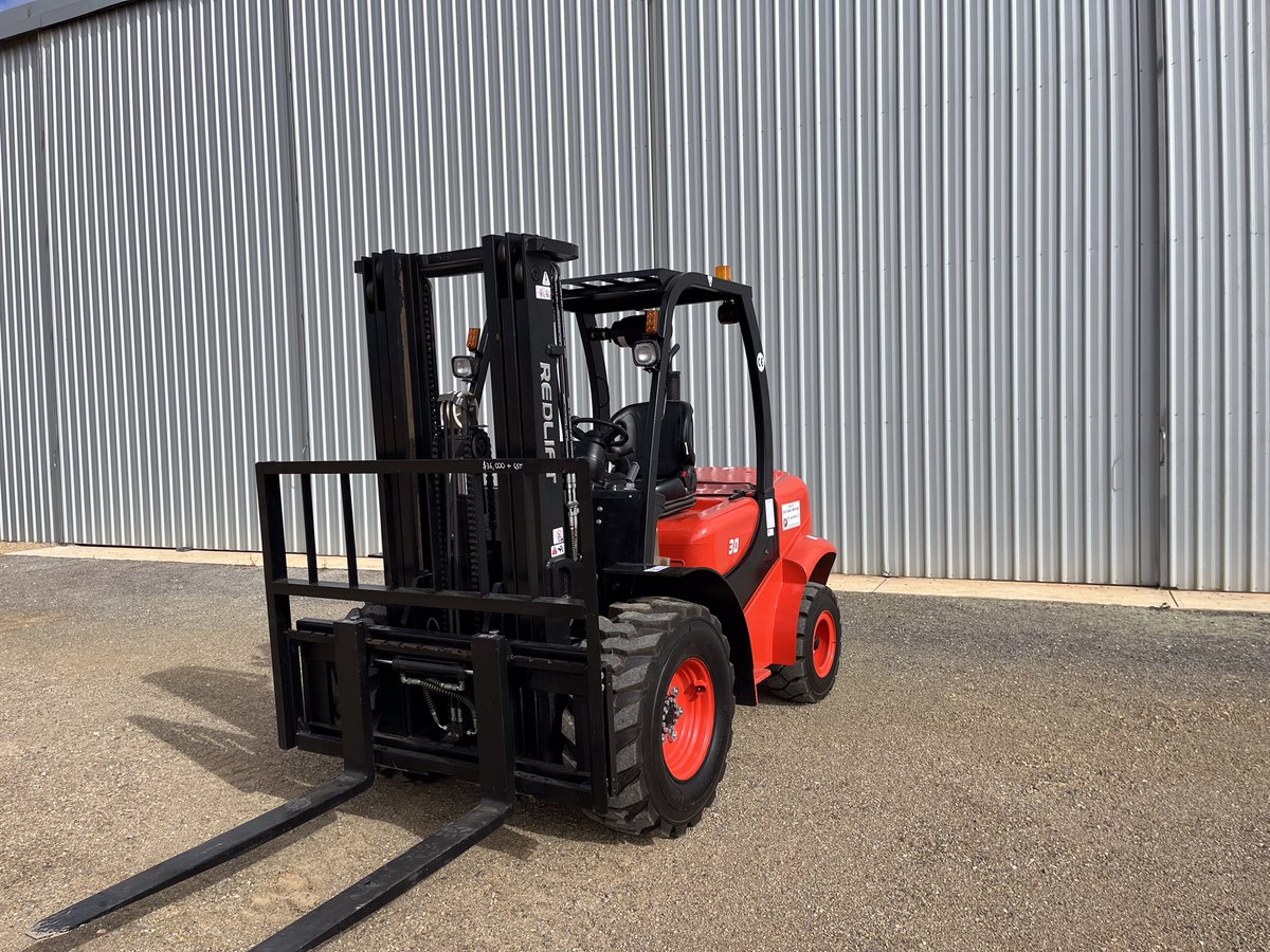 SAGrainServices's tweet photo. Rough Terrain forklifts in stock ready to roll out https://t.co/Di1EqKO8uc