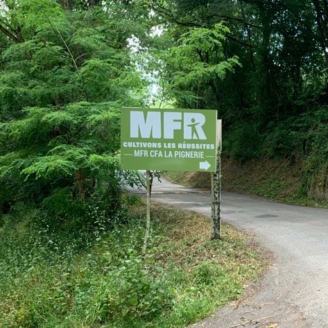 La <a href="/MFRPignerie/">MFR Pignerie</a> se refait une petite beauté par des panneaux directionnels tout neufs