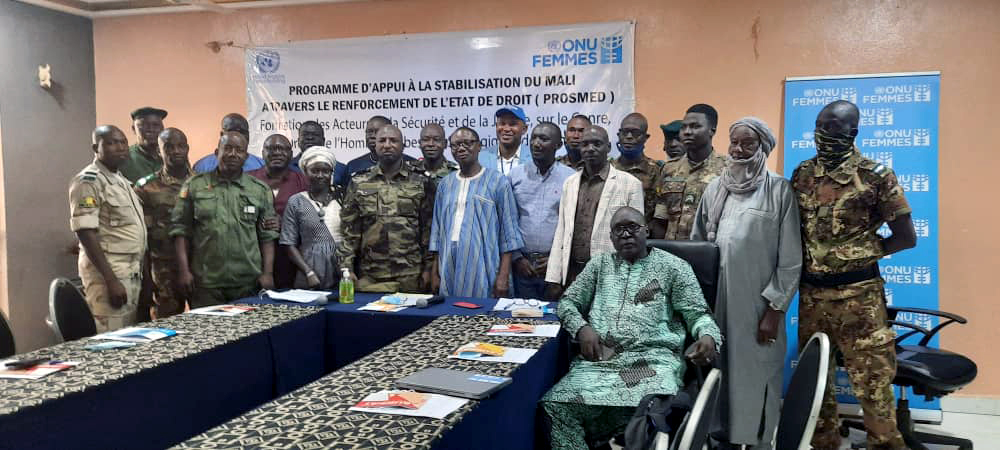 PNUD MALI (@pnudmali) on Twitter photo Le #PROSMED renforce la sensibilité au #genre & l’accès des #femmes à la #justice⚖️ au 🇲🇱.
➡️Création de l’Association Malienne des Femmes Juges
➡️Formation des 178 acteurs de la sécurité & de la justice sur le genre
Avec l'appui <a href="/NLauMali/">Ambassade des Pays-Bas au Mali</a> & <a href="/PBFMali/">UN Peacebuilding Fund - PBF Mali</a>
👉undp.org/fr/mali/actual… Le #PROSMED renforce la sensibilité au #genre & l’accès des #femmes à la #justice⚖️ au 🇲🇱.
➡️Création de l’Association Malienne des Femmes Juges
➡️Formation des 178 acteurs de la sécurité & de la justice sur le genre
Avec l'appui <a href="/NLauMali/">Ambassade des Pays-Bas au Mali</a> & <a href="/PBFMali/">UN Peacebuilding Fund - PBF Mali</a>
👉undp.org/fr/mali/actual…