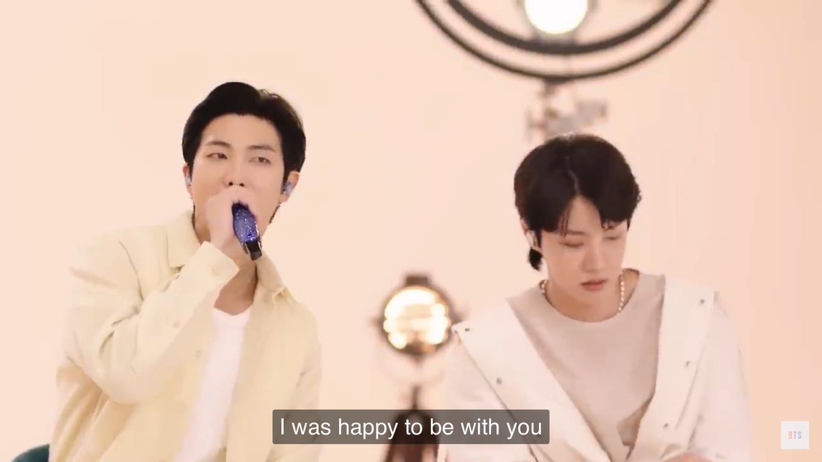 noona_JK_'s tweet photo. “ผมมีความสุขที่ได้อยู่กับคุณ
เสียงของคุณทำให้ผมหายใจได้
น้ำตาของคุณทำให้ผมยืนขึ้นได้อีกครั้ง
ผมควรค่าพอกับความรักของคุณรึเปล่านะ”

แล้วท่อนสุดท้ายจองกุกกุมใจอะ คือแบบ ฮืออออ บังทันทุกคนควรค่ากับความรักจริงๆนะ 😭💜 #TakeTwo #10yearswithBTS https://t.co/jx5dL2CA3p