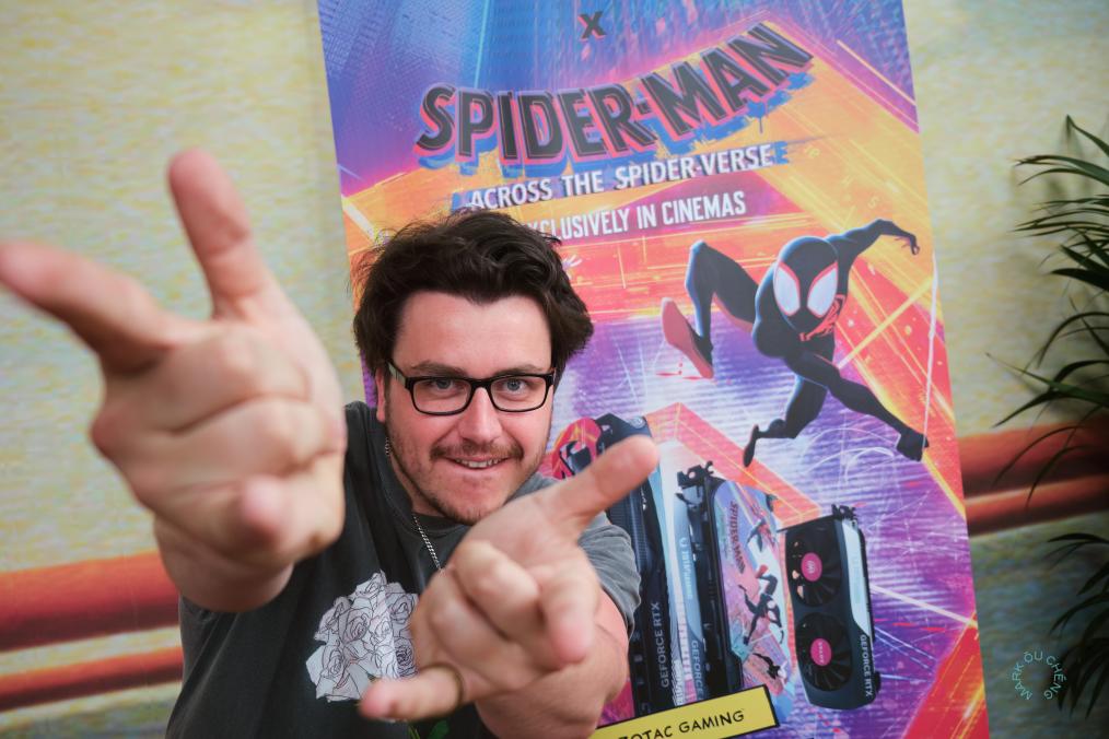 WE ARE GOING LIVE!!

- This stream is sponsored by @ZOTAC_UK
- Lets hope I can SWING back into Apex Legends..

Live now - twitch.tv/mavitivo 
#ad #ZotacxSpiderversemovie #SpiderVerse
