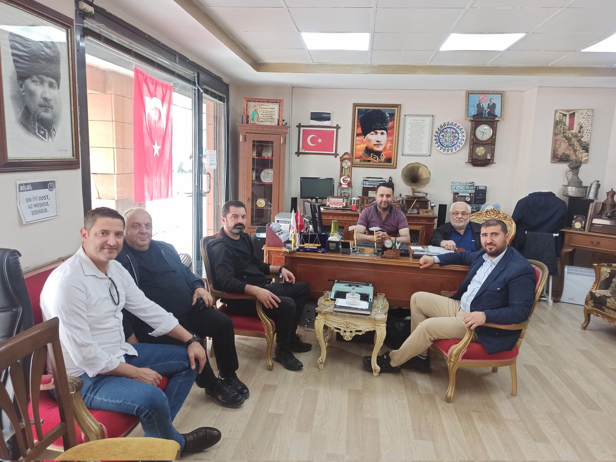 <a href="/BeyogluBld/">Beyoğlu Belediyesi</a> Başkan yardımcımız @Halis_Yesilbas <a href="/BeyogluFenisler/">BEYOĞLU FEN İŞLERİ</a> müd.<a href="/hzral/">.</a> ve yrd. ziya özgen @beyoglutemizlik müd. yrd. @yakuperdoğan ziyartimize geldiler. Mahallemiz ve en önemlisi bayram yeri projesiyle alakalı istişarelerde bulunduk. 
Teşekkürler <a href="/haydaraliyildiz/">🇹🇷Haydar Ali YILDIZ</a>