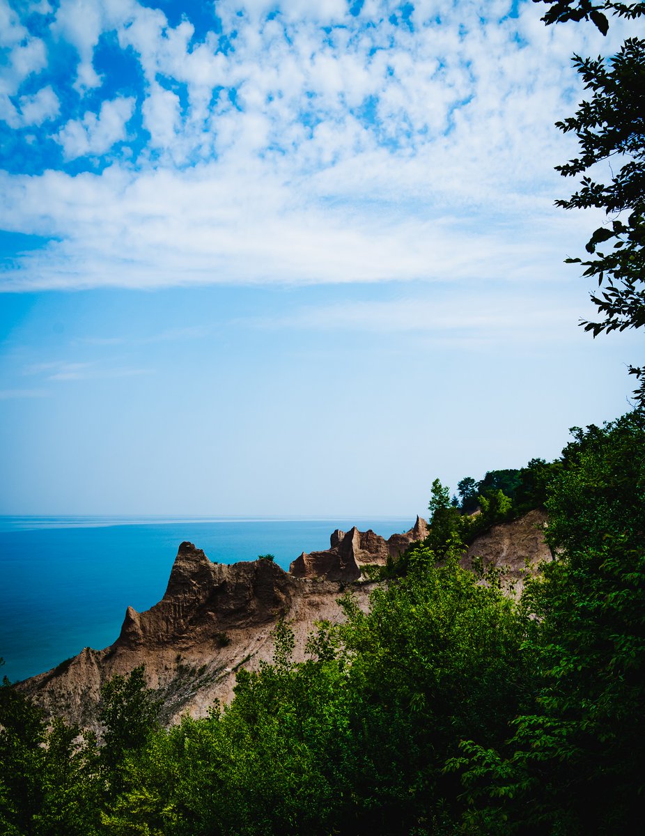 CNYCentral's tweet image. Oh the view! A stunning shot of the Chimney Bluffs (📸: John Stark). Keep the photos coming! Share your photos with us here: CNYCentral.com/ChimeIn
#CaptureCNY #chimneybluffs #chimneybluffsstatepark #nature #cny #centralny #centralnewyork #upstateny #upstatenewyork #iloveny
