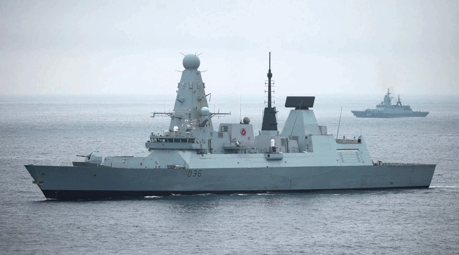 Stoczniowy's tweet image. Jak poinformowało w środę brytyjskie Ministerstwo Obrony, niszczyciel #HMSDefender, należący do @RoyalNavy , śledził rosyjskie okręty wojenne, które zbliżały się do wód angielskiego wybrzeża. @pawel_zariczny @TomaszWitkiewi1 portalstoczniowy.pl/royal-navy-sle…