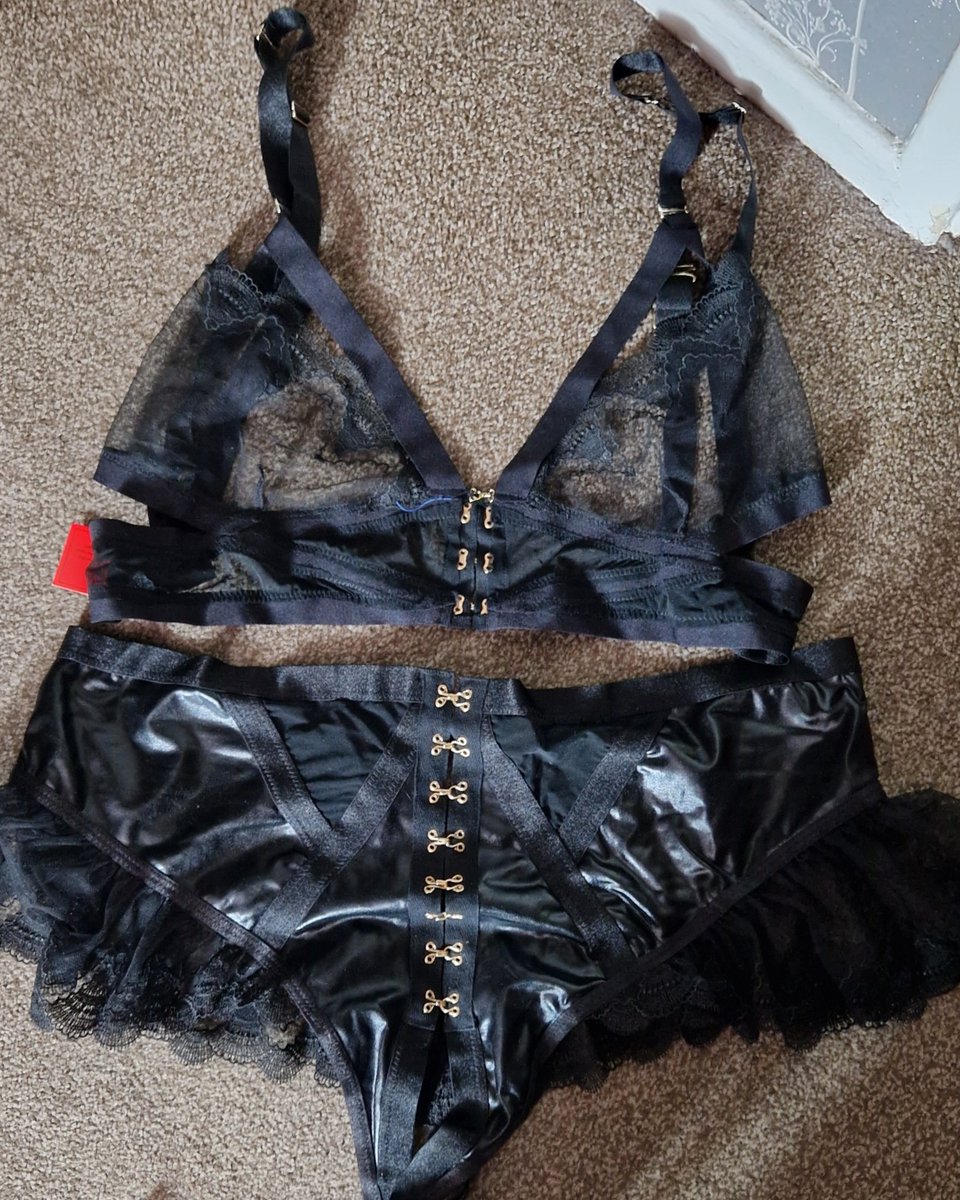SissyServices's tweet photo. Ann Summers 2 piece, very sexy on, brand new £15 plus postage https://t.co/PHEYG81BTB