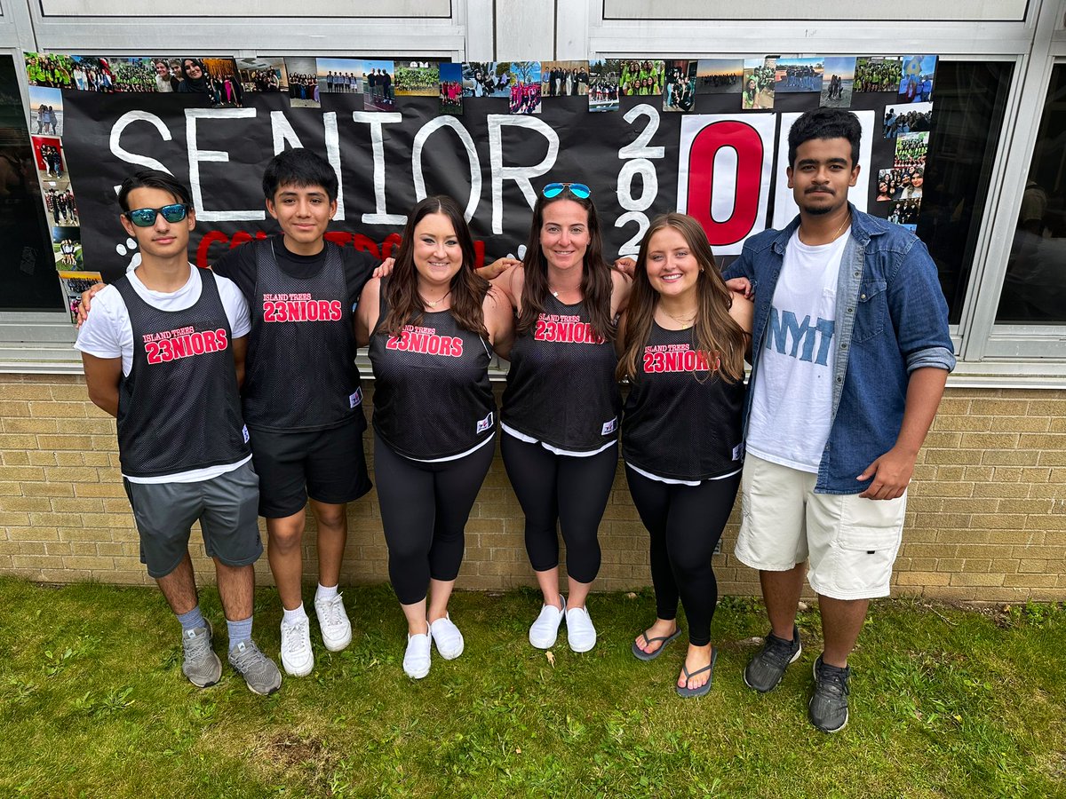 MsSkuddersClass's tweet photo. Last day of school for the class of 2023! It has been amazing watching you grow up these last 4 years. Best of luck in your future endeavors. ❤️🖤🤍 @IslandTreesHS https://t.co/oxu2J1PjSd